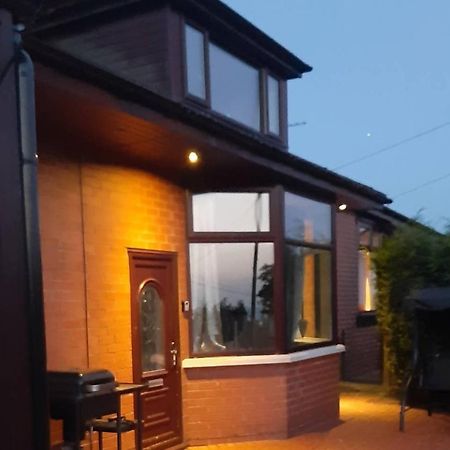 Sunny Lynn Villa Oldham Bagian luar foto